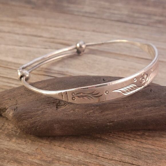 Vintage Engraved Flower Texture Sterling Expandable Bangle Bracelet - Picture 5 of 9